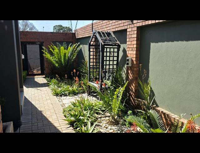 5 BEDROOM HOUSE FOR SALE IN GROENKOL